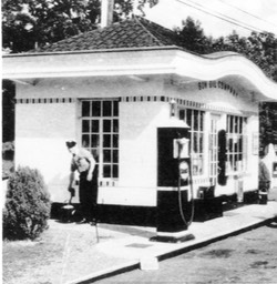 1920s Sun Oil gas station.jpg